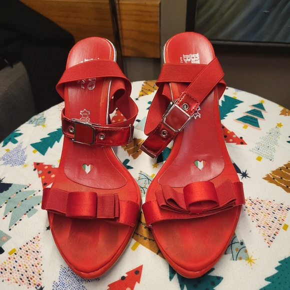 EU39 Red patent leather stilettos with buckles and bows by Bravo Browns - Picture 6 of 16